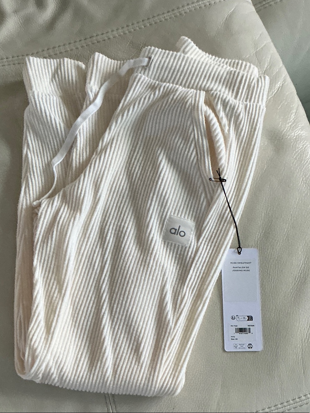 ALO Yoga Men’s Cream Ribbed Joggers